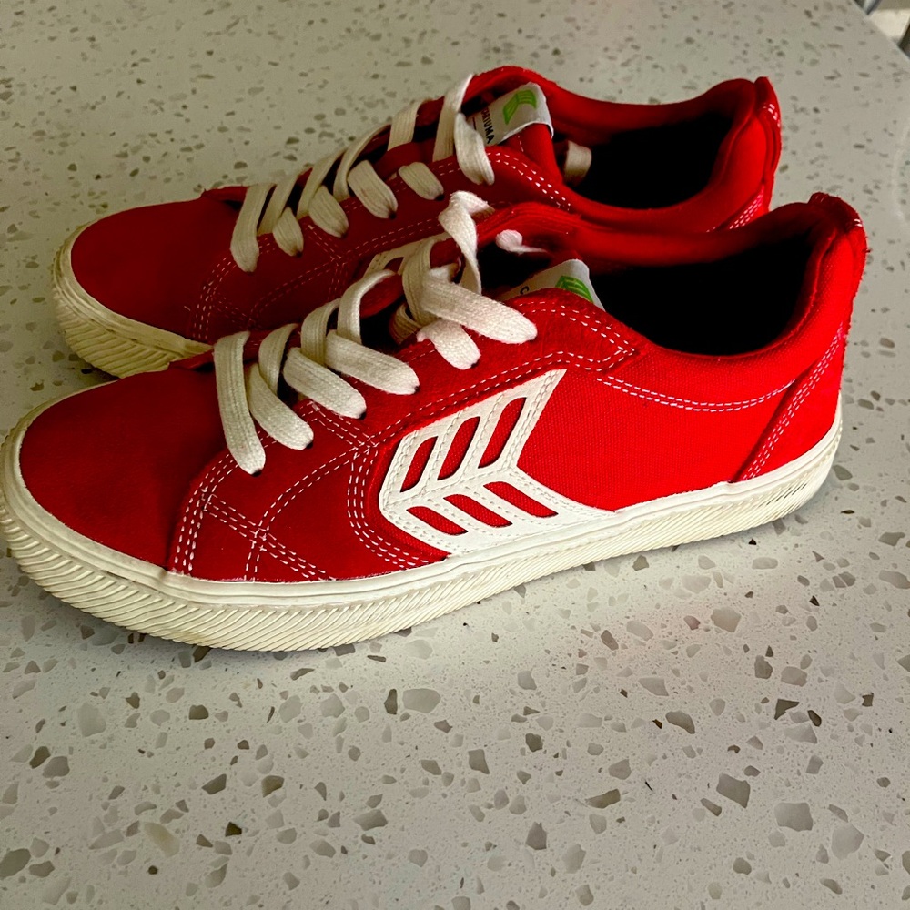 Cariuma suede sneakers size 8